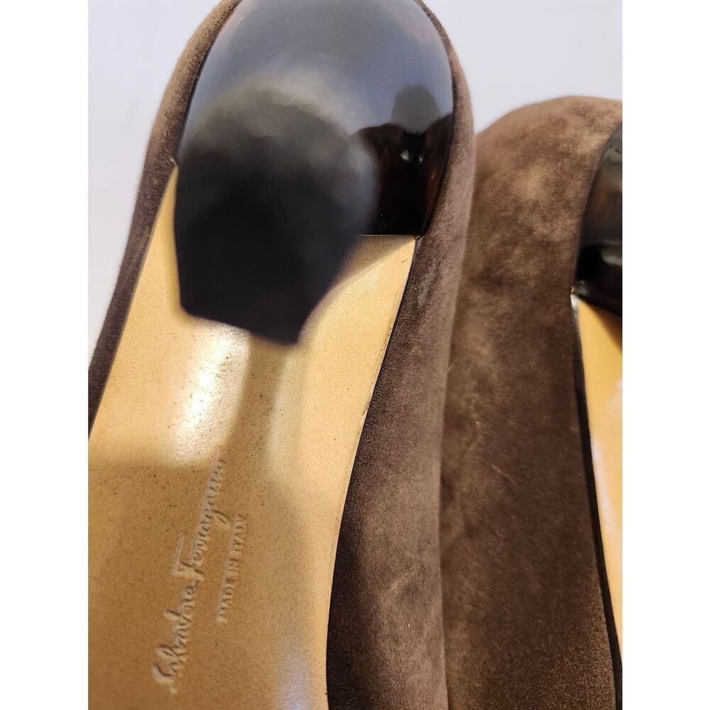 Salvatore Ferragamo Rich Brown Suede Round Toe Tortoise Heel Pumps Sz. 9.5 $650 - Picture 11 of 11